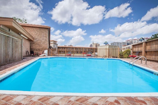 Days Inn by Wyndham San Antonio Alamo/Riverwalk image 3